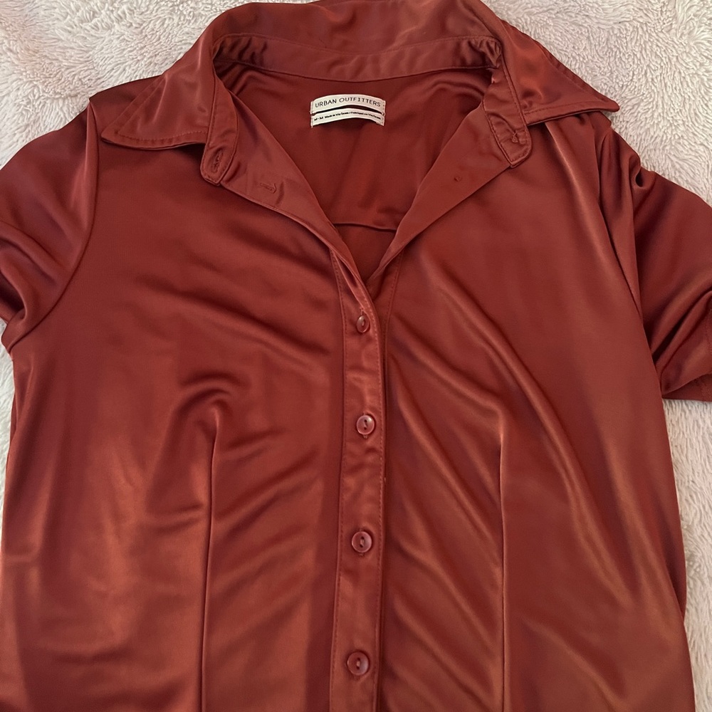 silky shirt. stretchy